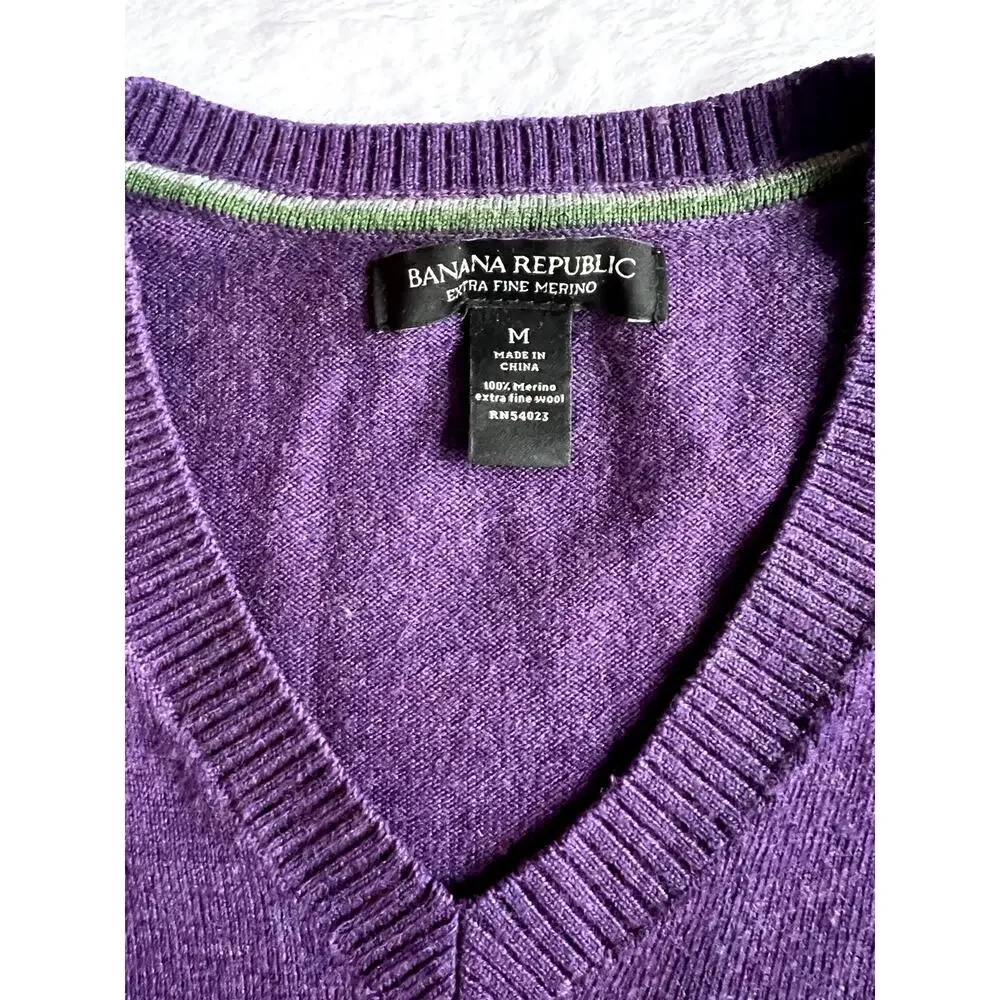 Banana Republic Purple Merino Wool V Neck Sweater Men’s Medium
